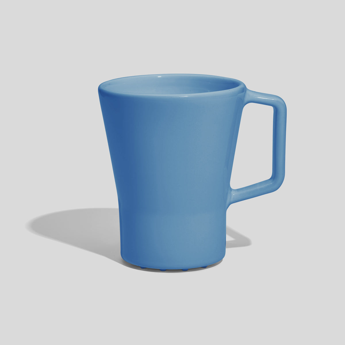 Keramiktasse 400 ml in Trichterform mit Rechteckhenkel – Himmelblau