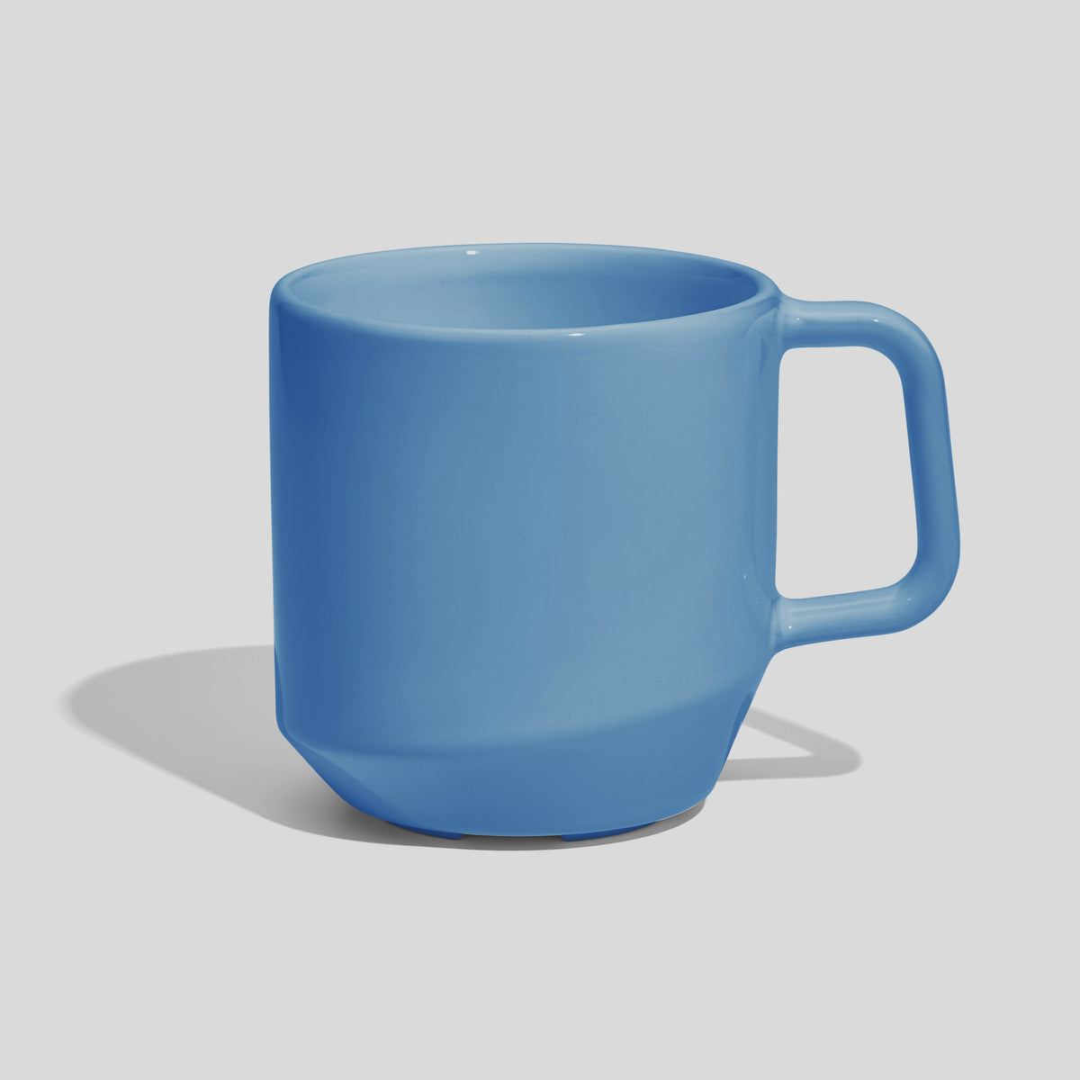 Keramiktasse 400 ml mit abgesetztem Fuß und Eckhenkel – Himmelblau