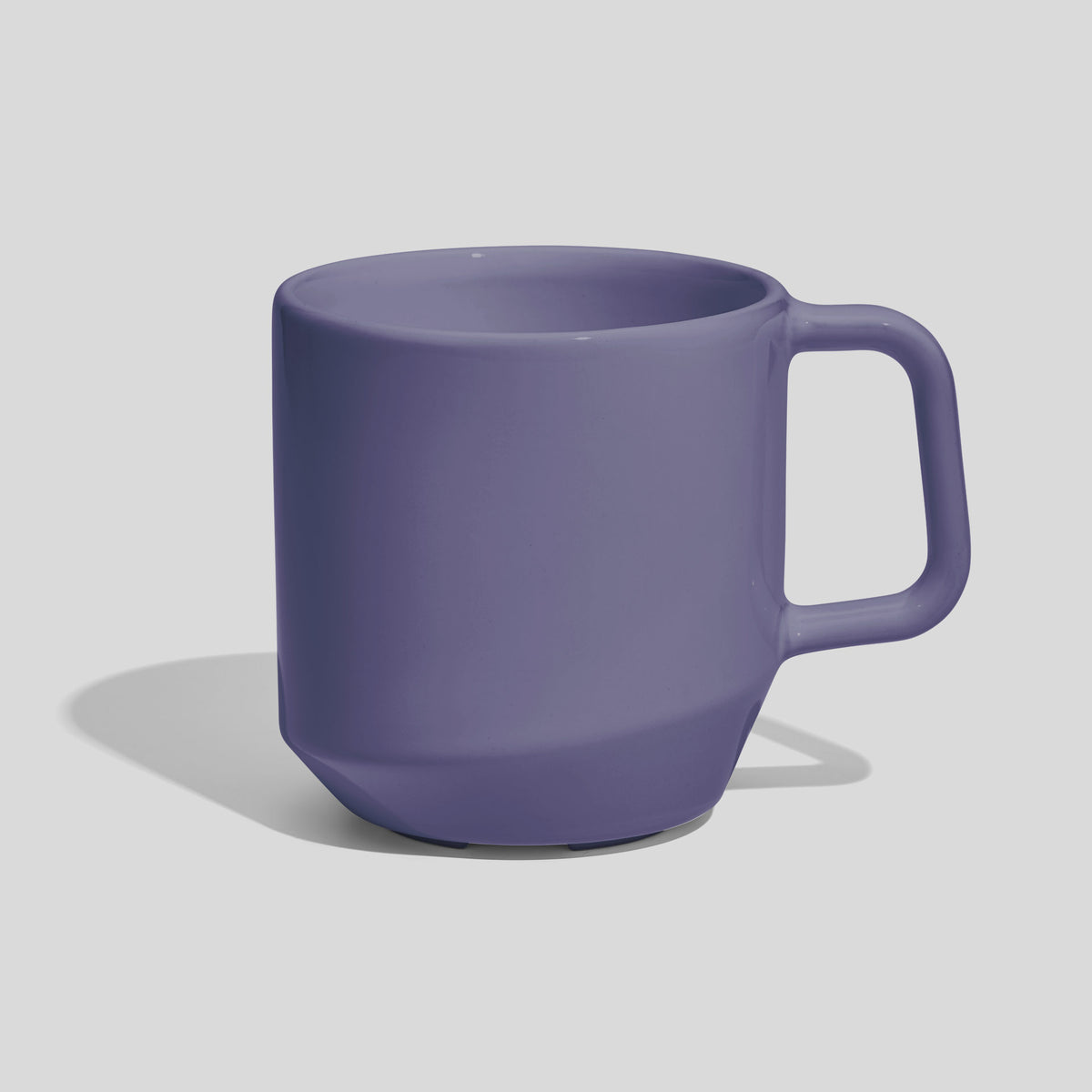 Keramiktasse 400 ml mit abgesetztem Fuß und Eckhenkel – Lavendel