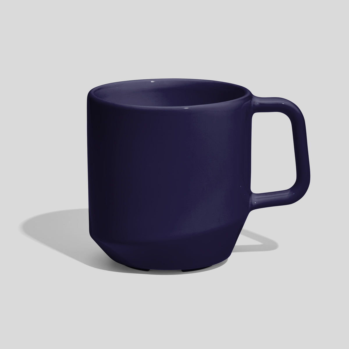 Keramiktasse 400 ml mit abgesetztem Fuß und Eckhenkel – Nachtblau