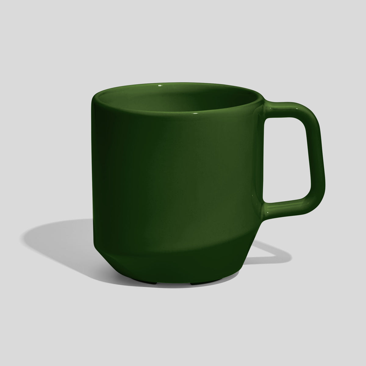 Keramiktasse 400 ml mit abgesetztem Fuß und Eckhenkel – Tannengrün
