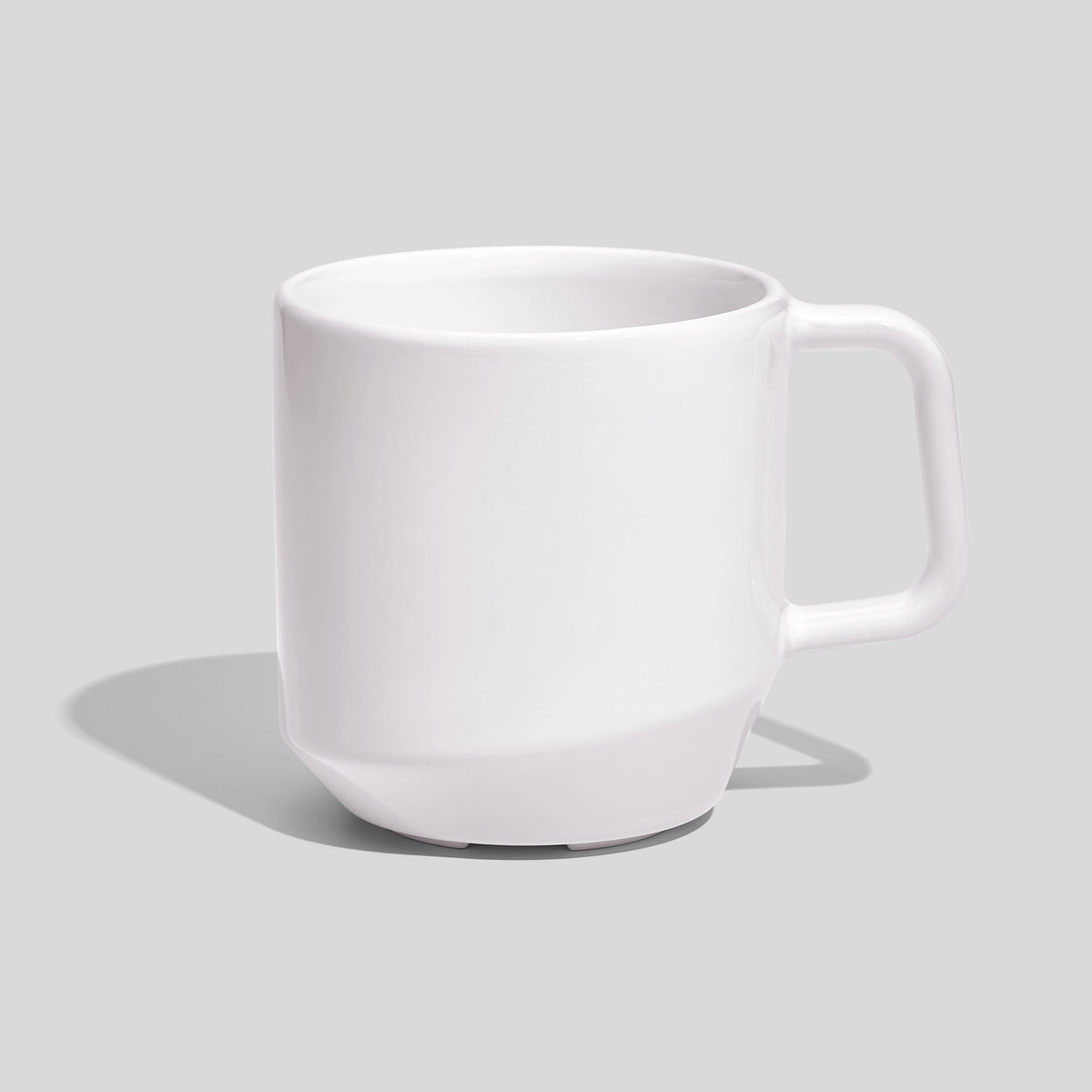 Keramiktasse 400 ml mit abgesetztem Fuß und Eckhenkel – Weiß