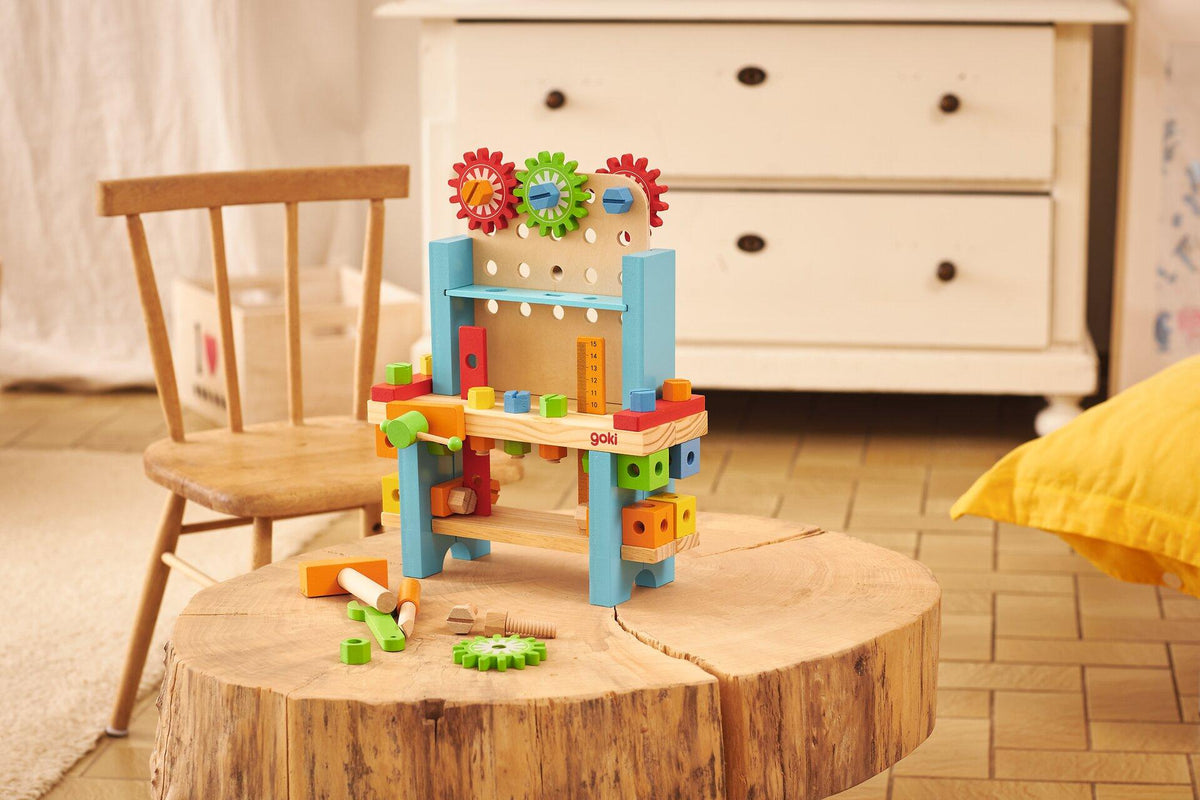 Kinder Werkbank aus Holz mit 58 Teilen von goki – Ansicht