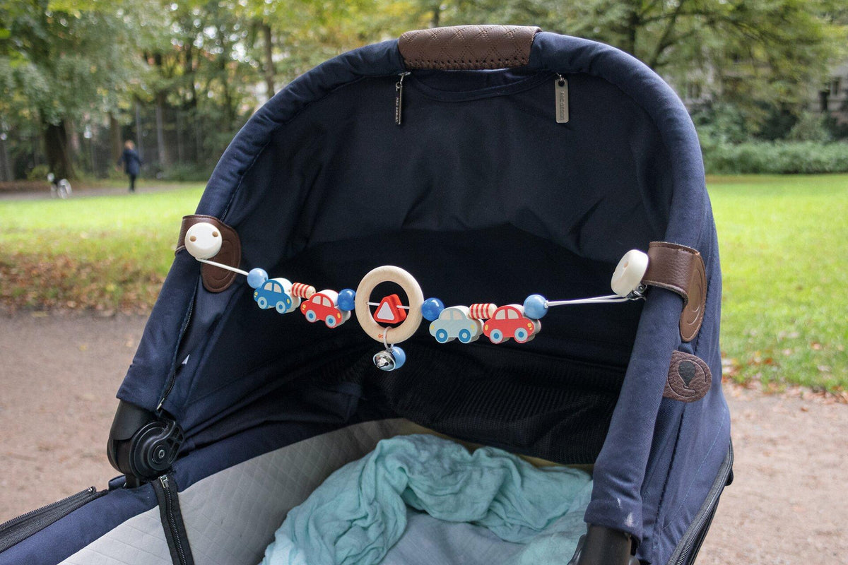 Kinderwagenkette mit vier Autos und Holzring – Rückseite