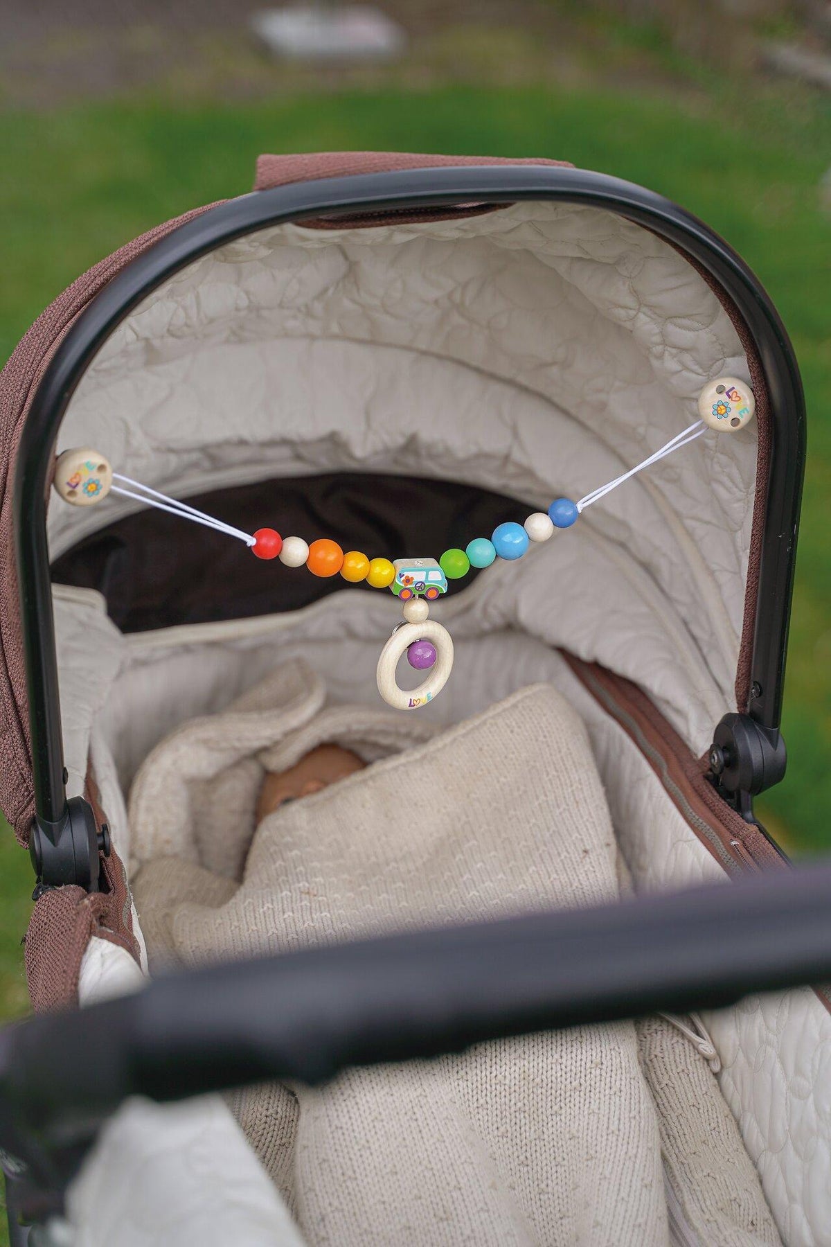 Kinderwagenkette Regenbogen Van mit Love Clips – Rückseite