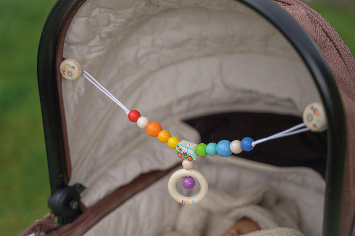 Kinderwagenkette Regenbogen Van mit Love Clips – Nahaufnahme