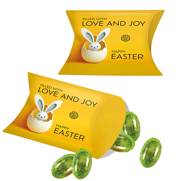 Weiße Kissenverpackung mit Ferrero Küsschen Eiern und Logo
