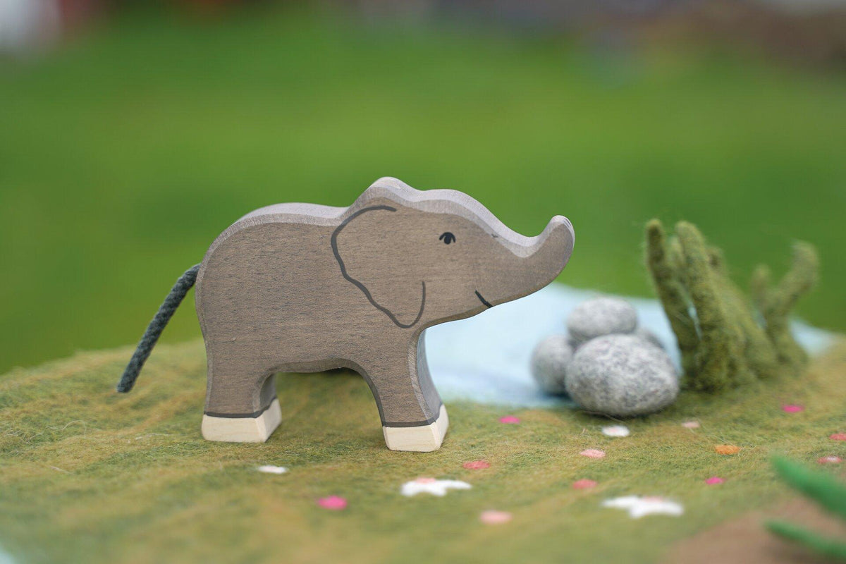 Kleiner Holzelefant von HOLZTIGER, 12 x 8 cm – Nahansicht