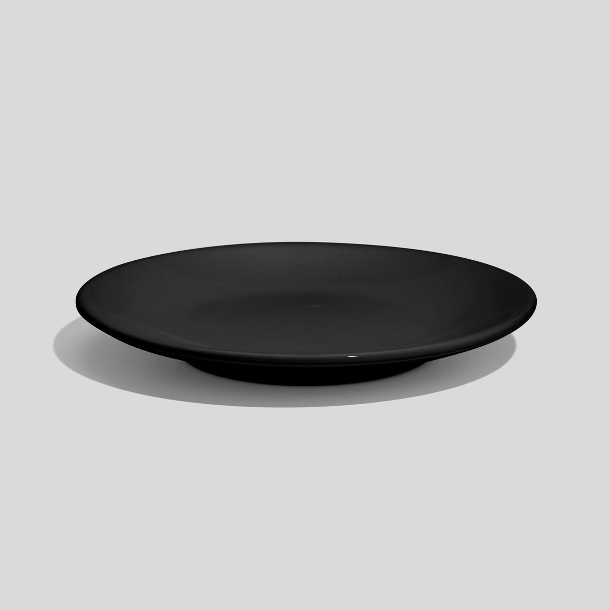 Kleiner Keramikteller 15 cm mit Standring – Schwarz