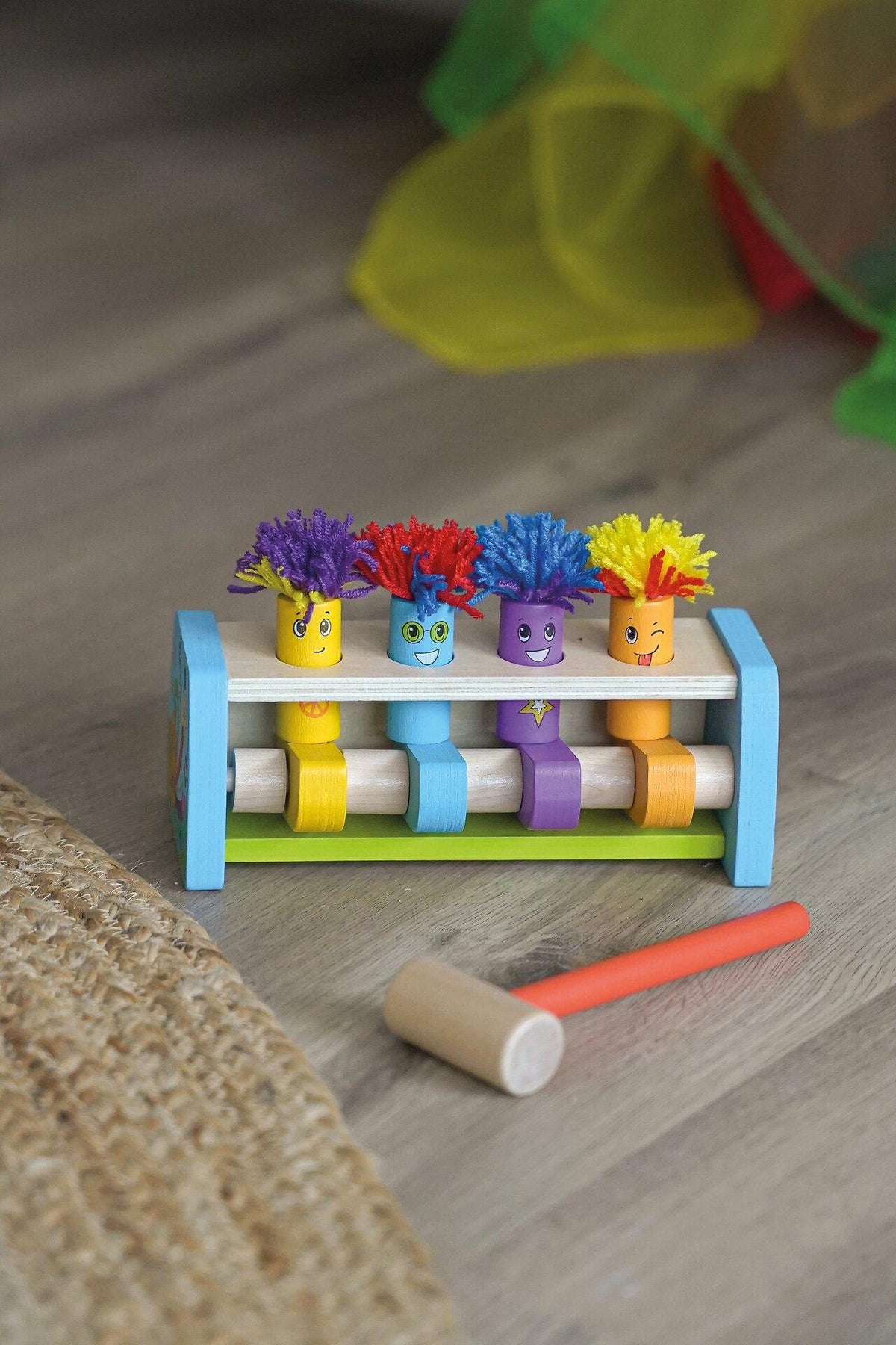 Klopfbank Hippie Hopper mit vier bunten Figuren von goki