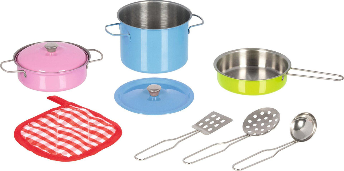 Kochset mit bunten Töpfen und Topflappen – Ansicht