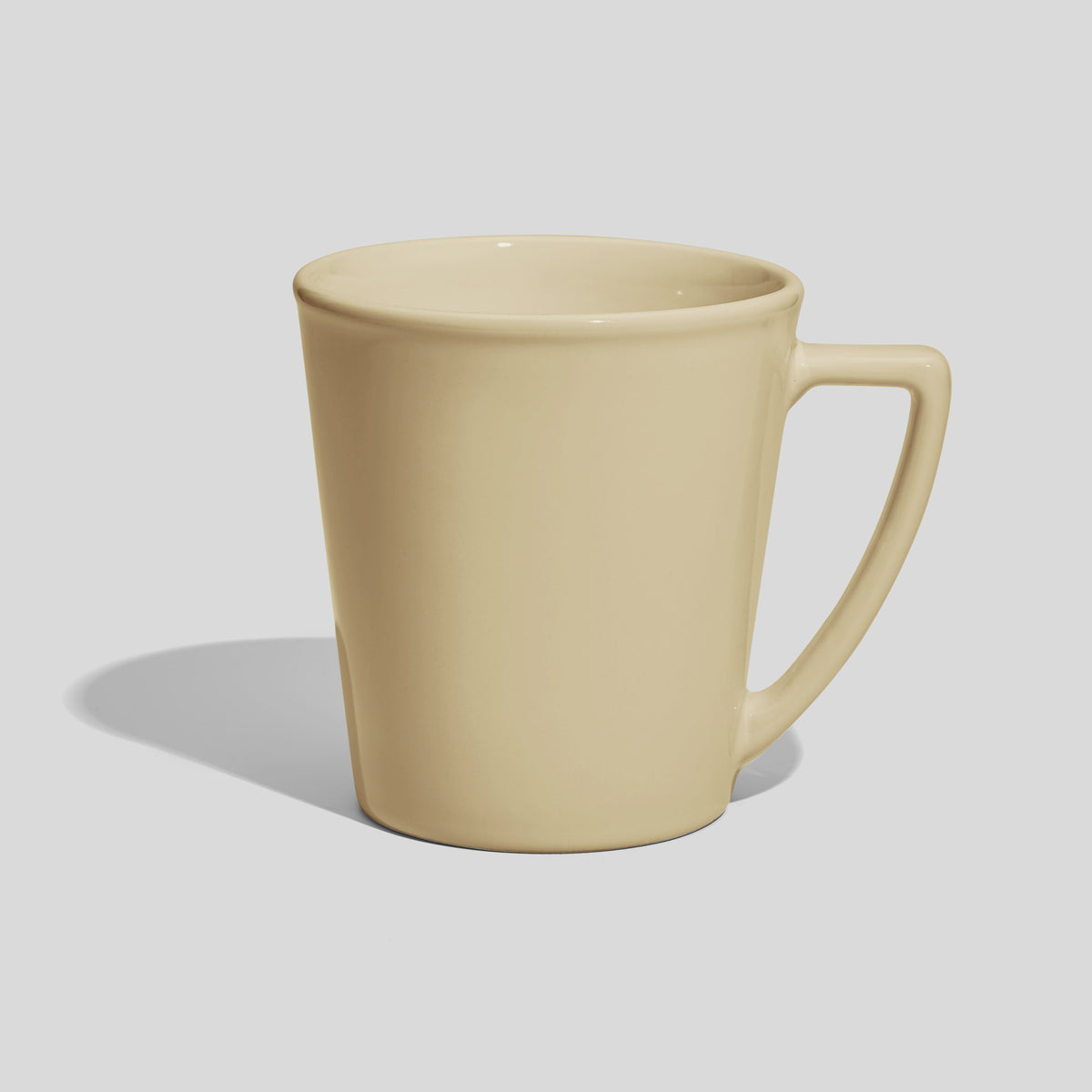 Konische Kaffeetasse 460 ml mit eckigem Henkel – Beige