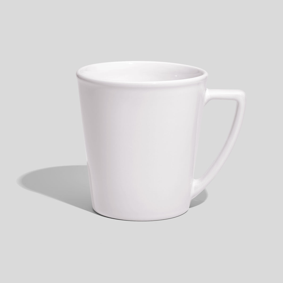 Konische Kaffeetasse 460 ml mit eckigem Henkel – Weiß