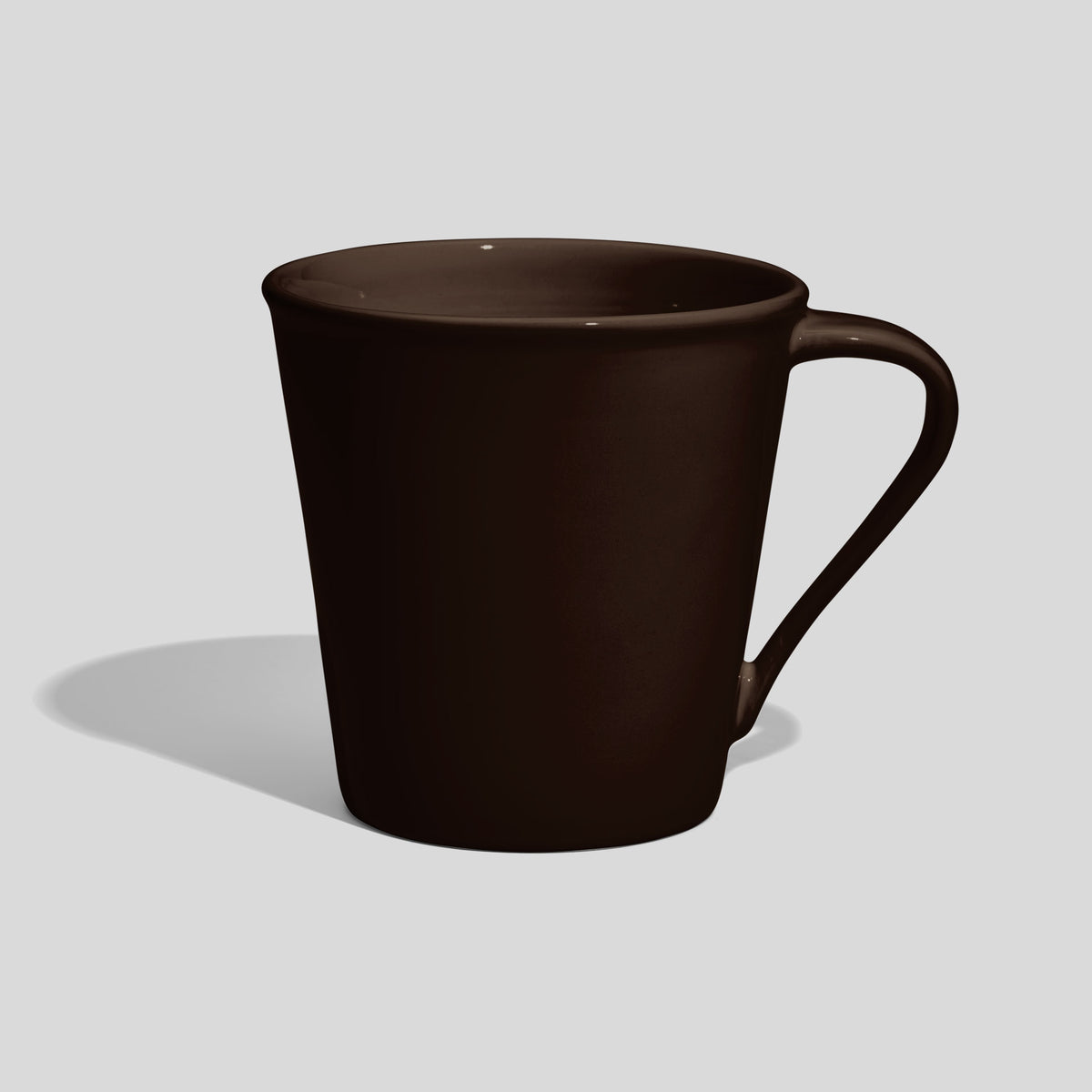 Konische Kaffeetasse 600 ml mit schrägem Henkel – Dunkelbraun