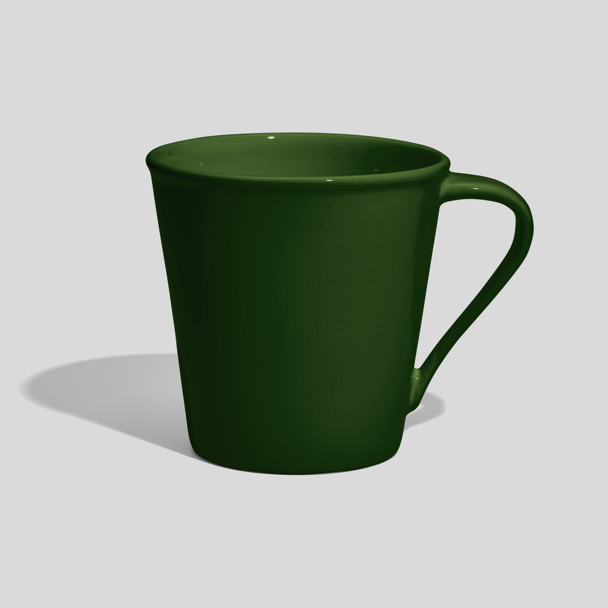 Konische Kaffeetasse 600 ml mit schrägem Henkel – Tannengrün