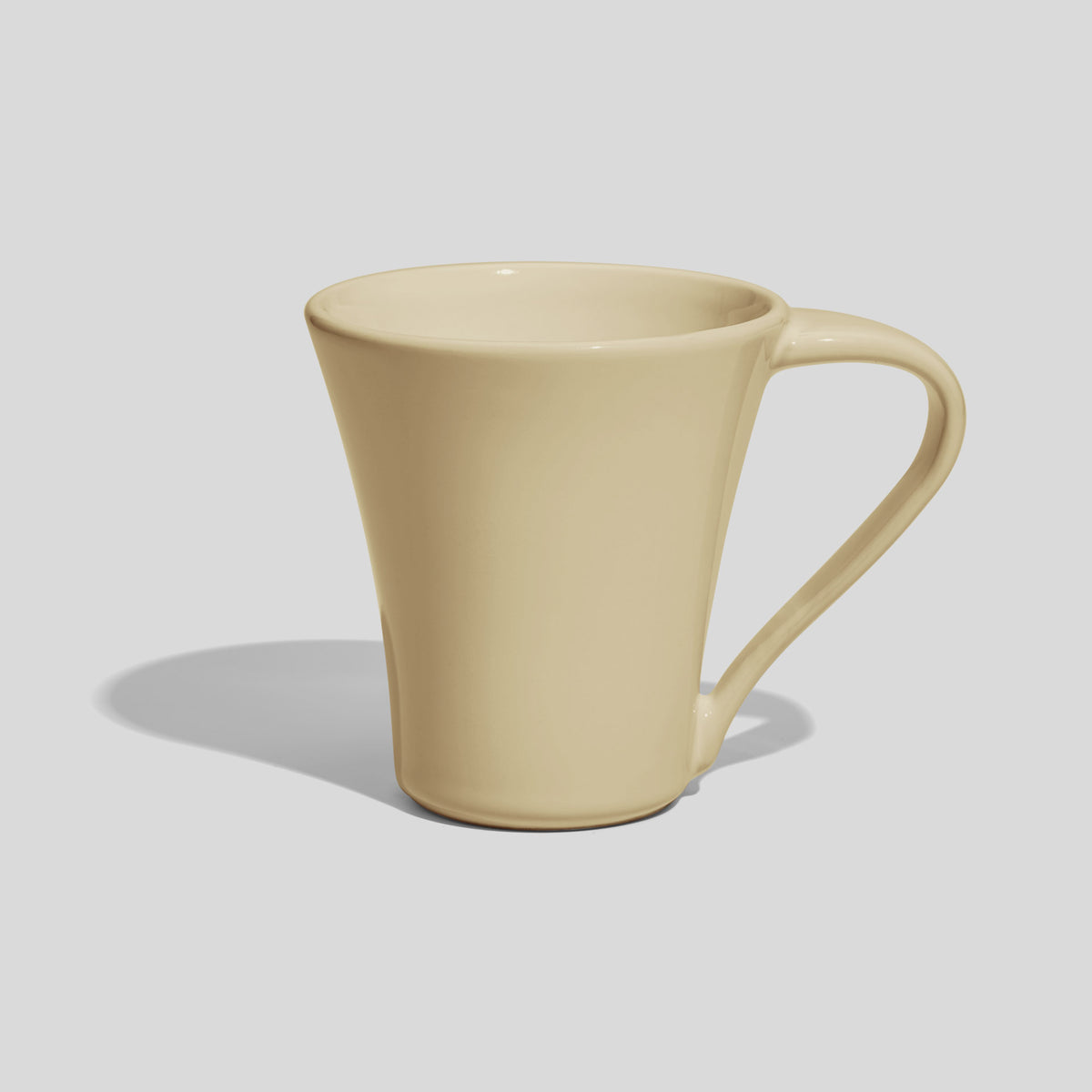 Konische Keramiktasse 200 ml mit geschwungenem Henkel – Beige