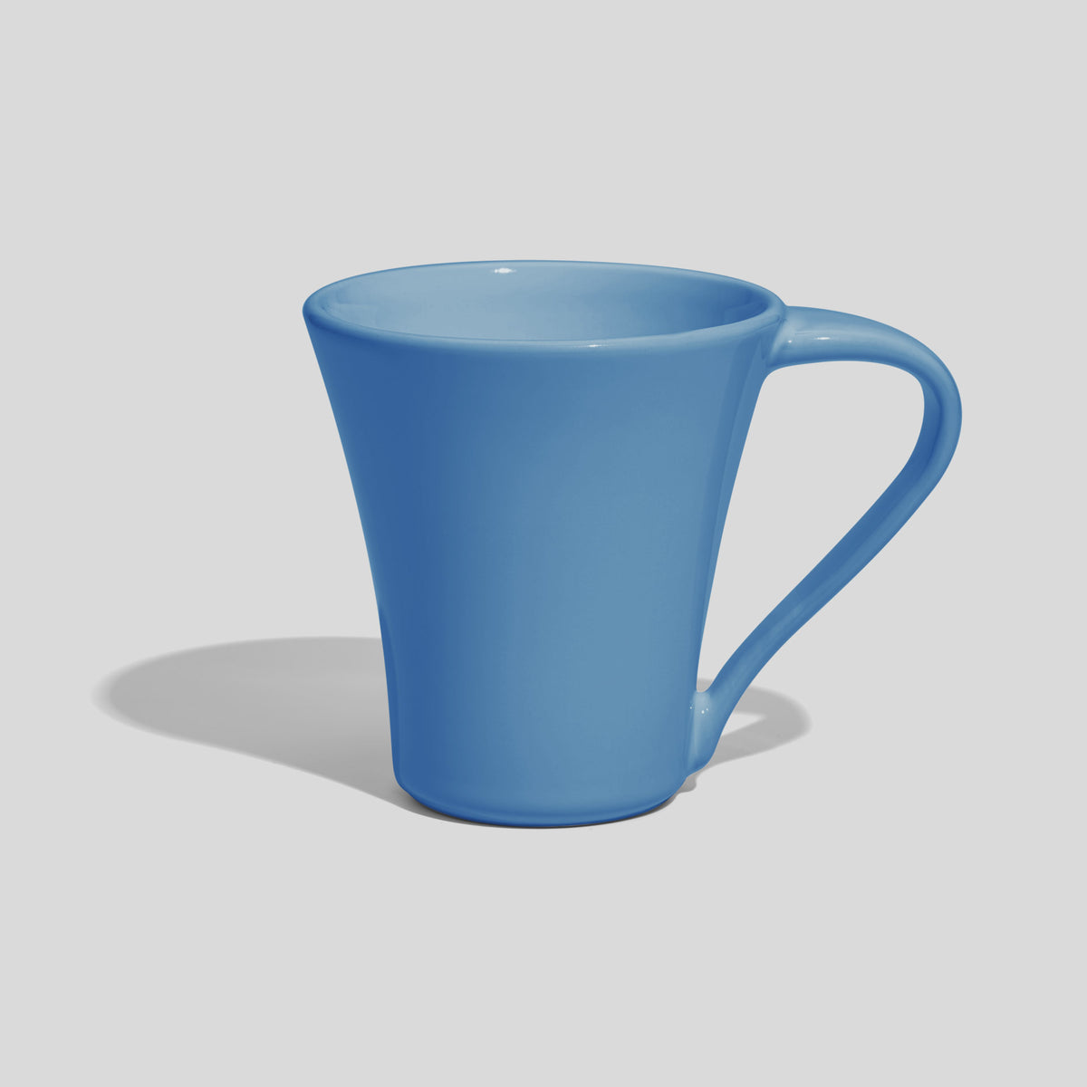 Konische Keramiktasse 200 ml mit geschwungenem Henkel – Himmelblau