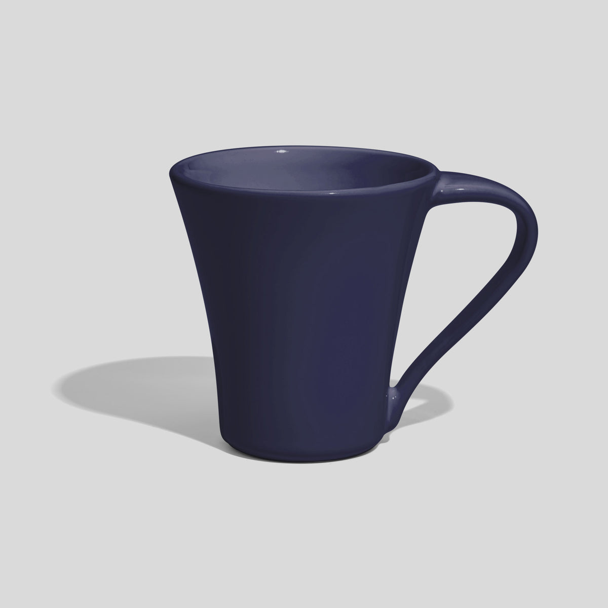 Konische Keramiktasse 200 ml mit geschwungenem Henkel – Marineblau