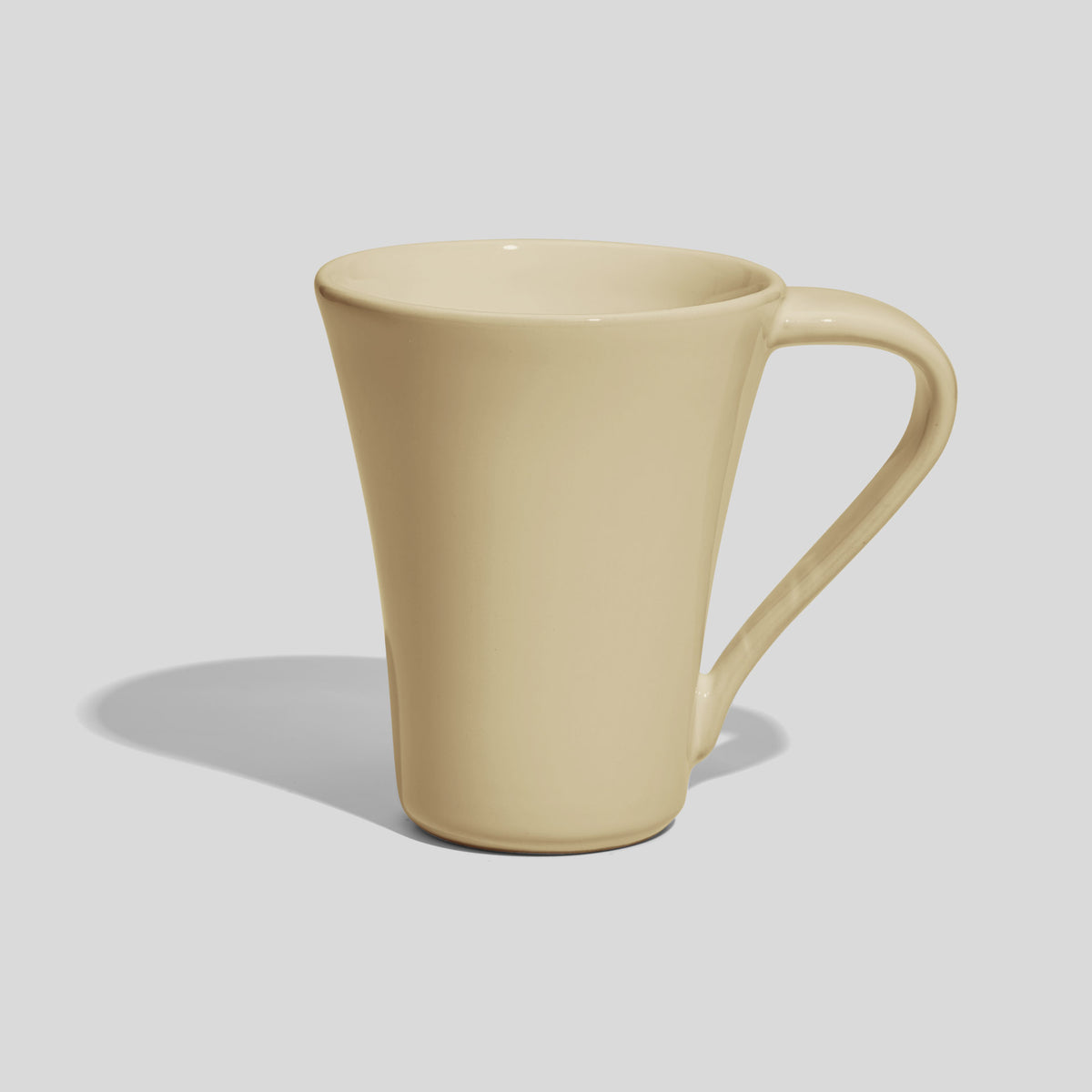Konische Keramiktasse 250 ml mit schwingendem Henkel – Beige