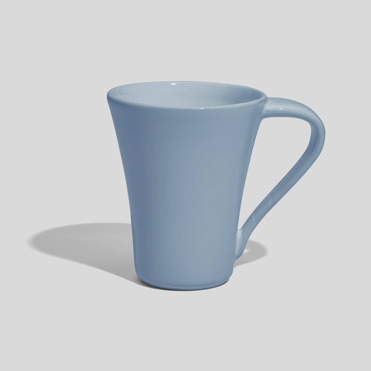 Konische Keramiktasse 250 ml mit schwingendem Henkel – Hellblau