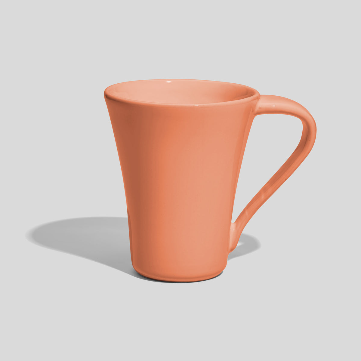 Konische Keramiktasse 250 ml mit schwingendem Henkel – Lachs