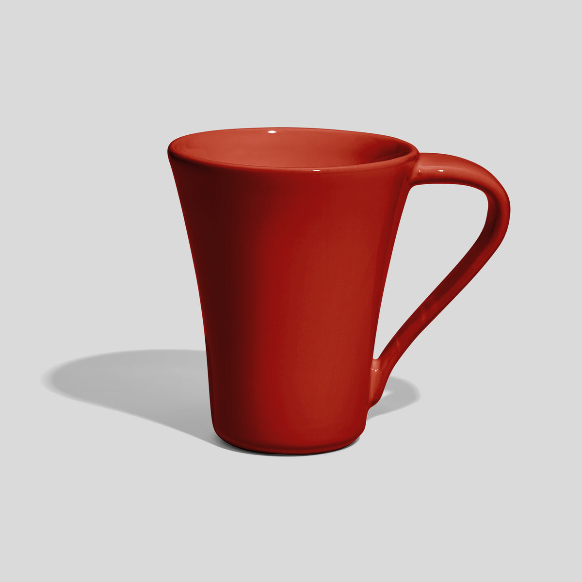 Konische Keramiktasse 250 ml mit schwingendem Henkel