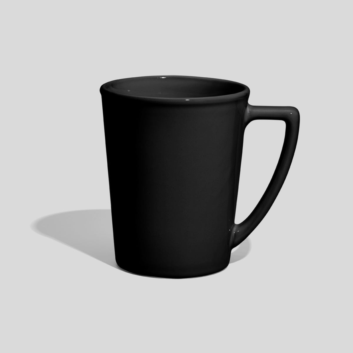 Konische Keramiktasse 280 ml mit Winkelhenkel – Schwarz