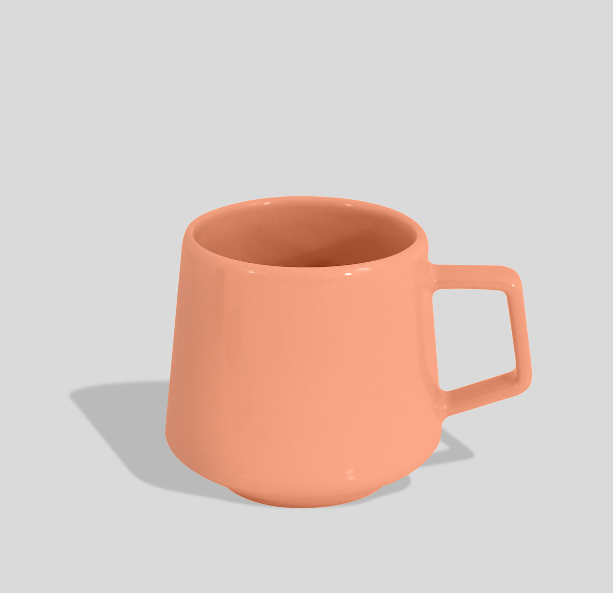 Konische Keramiktasse 300 ml mit Trapezhenkel – Lachs