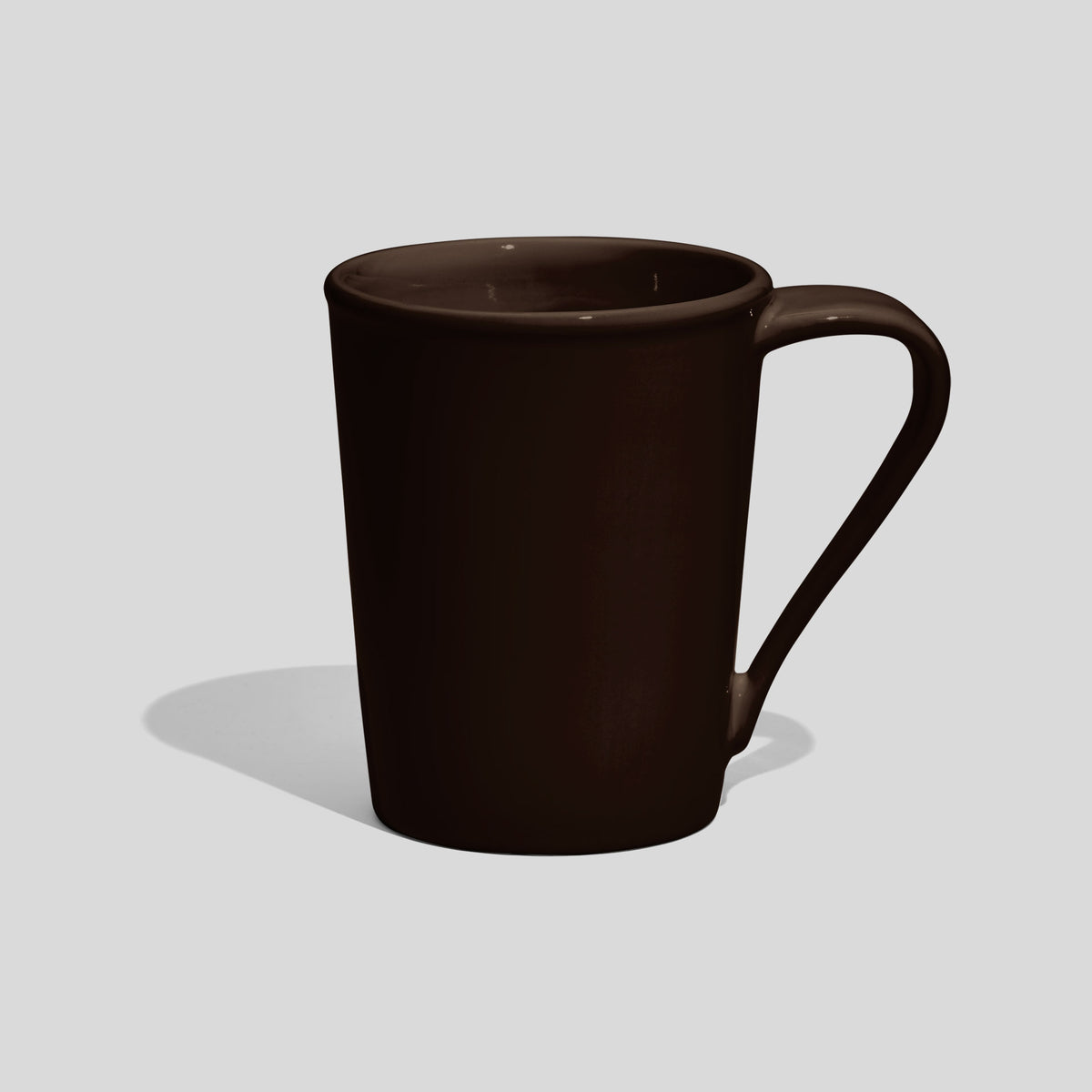 Konische Keramiktasse 350 ml mit lang gezogenem Henkel – Dunkelbraun