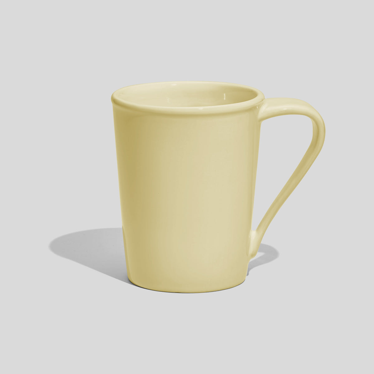 Konische Keramiktasse 350 ml mit lang gezogenem Henkel – Ecru