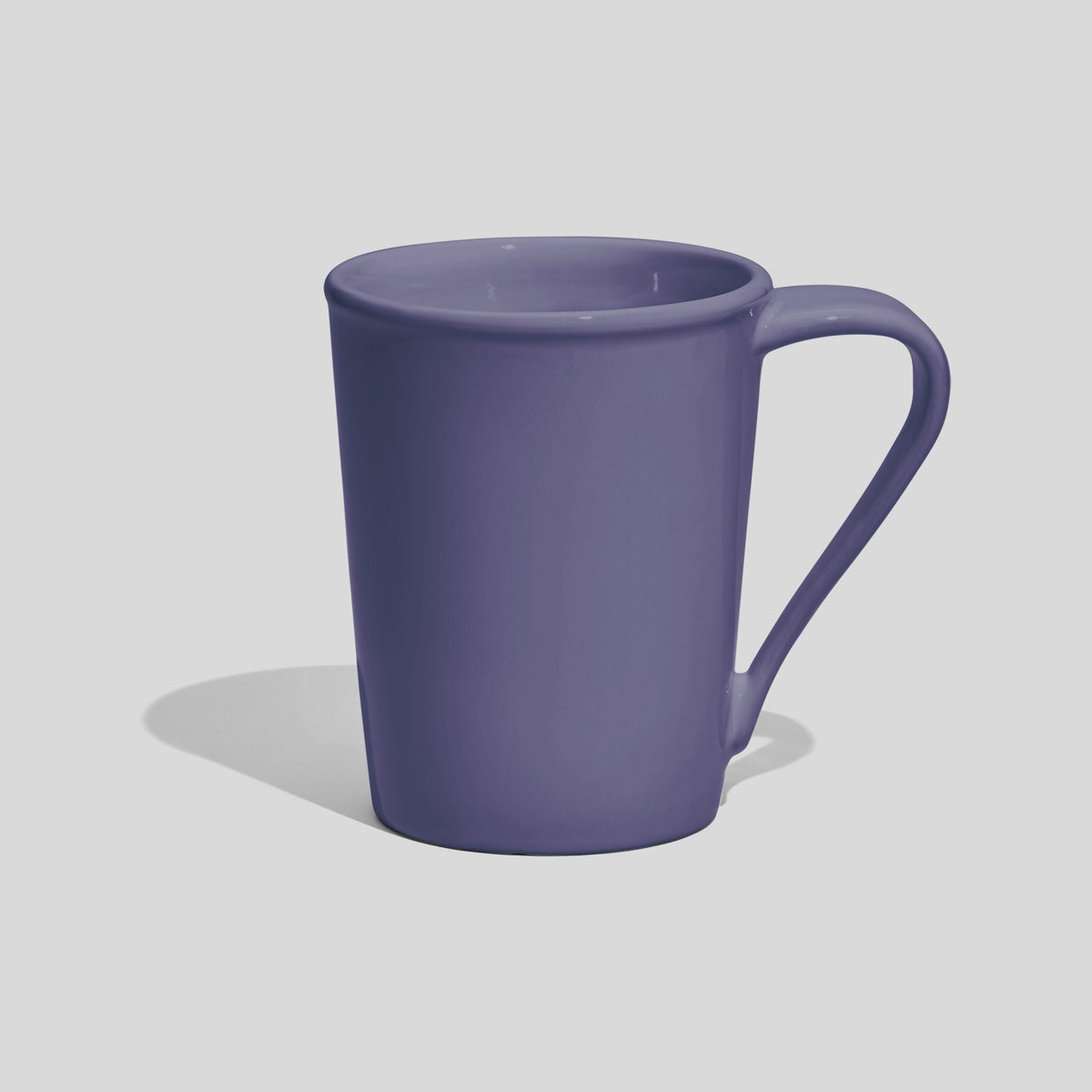 Konische Keramiktasse 350 ml mit lang gezogenem Henkel – Lavendel