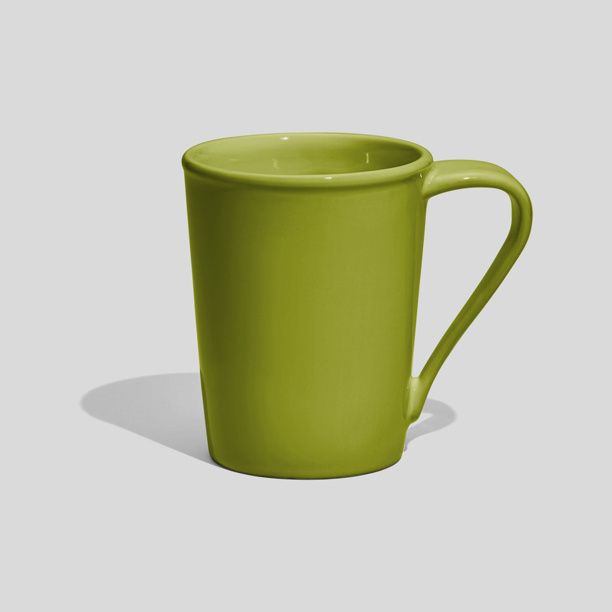 Konische Keramiktasse 350 ml mit lang gezogenem Henkel – Limettengrün