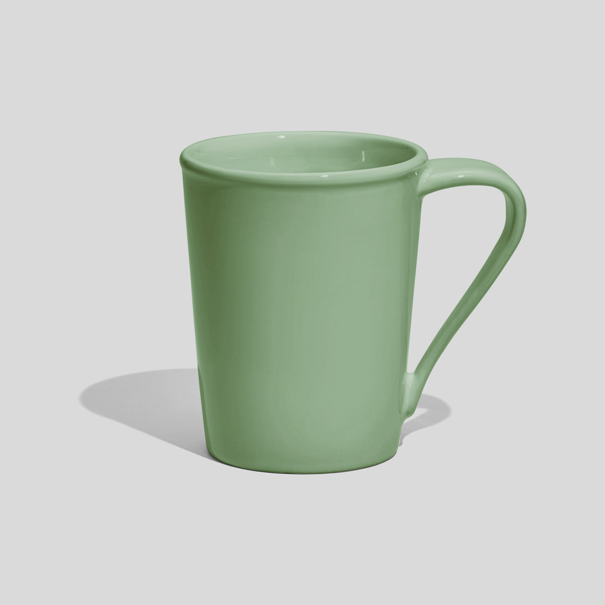 Konische Keramiktasse 350 ml mit lang gezogenem Henkel – Mintgrün