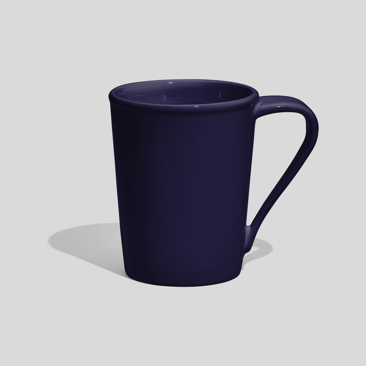 Konische Keramiktasse 350 ml mit lang gezogenem Henkel – Nachtblau