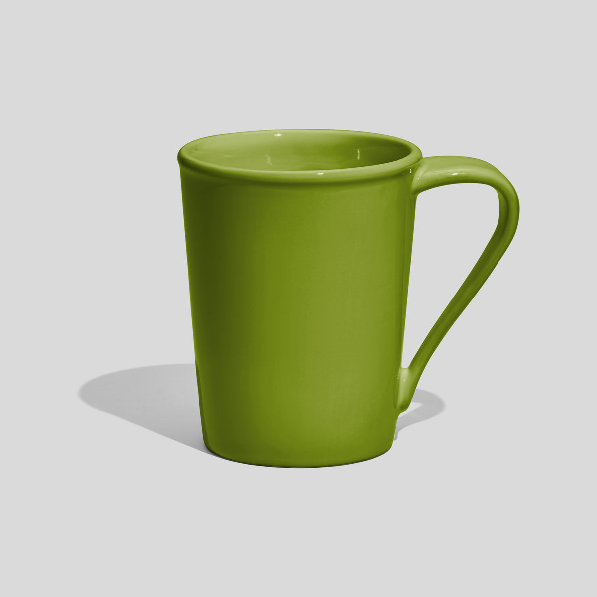Konische Keramiktasse 350 ml mit lang gezogenem Henkel – Olivgrün