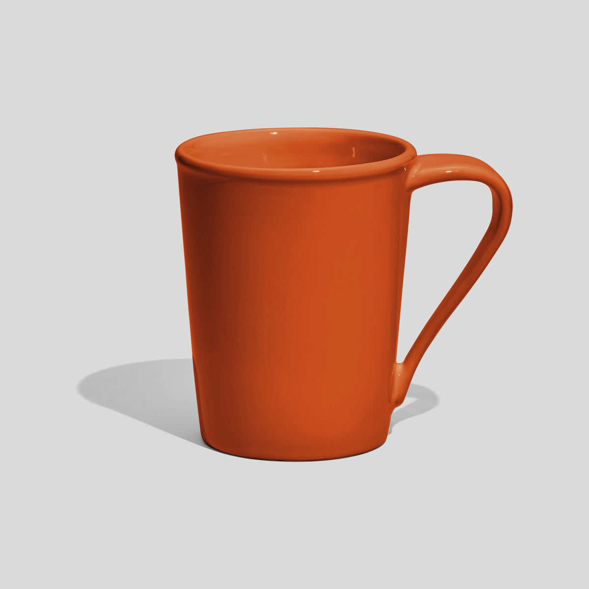 Konische Keramiktasse 350 ml mit lang gezogenem Henkel – Orange