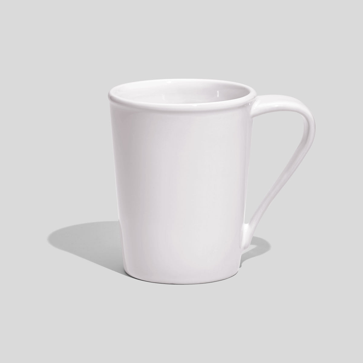 Konische Keramiktasse 350 ml mit lang gezogenem Henkel – Weiß