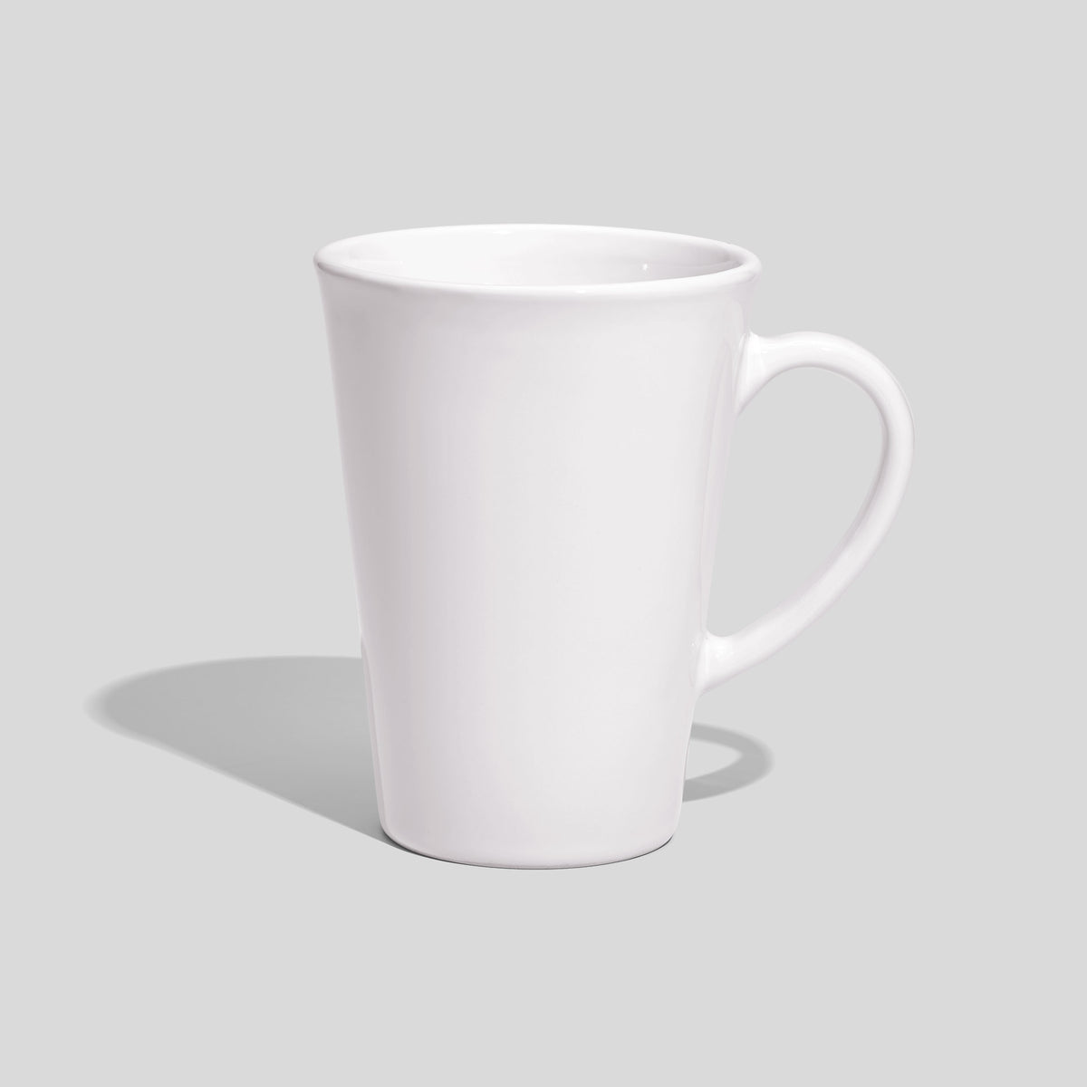 Konische Keramiktasse 380 ml mit Bogenhenkel – Weiß
