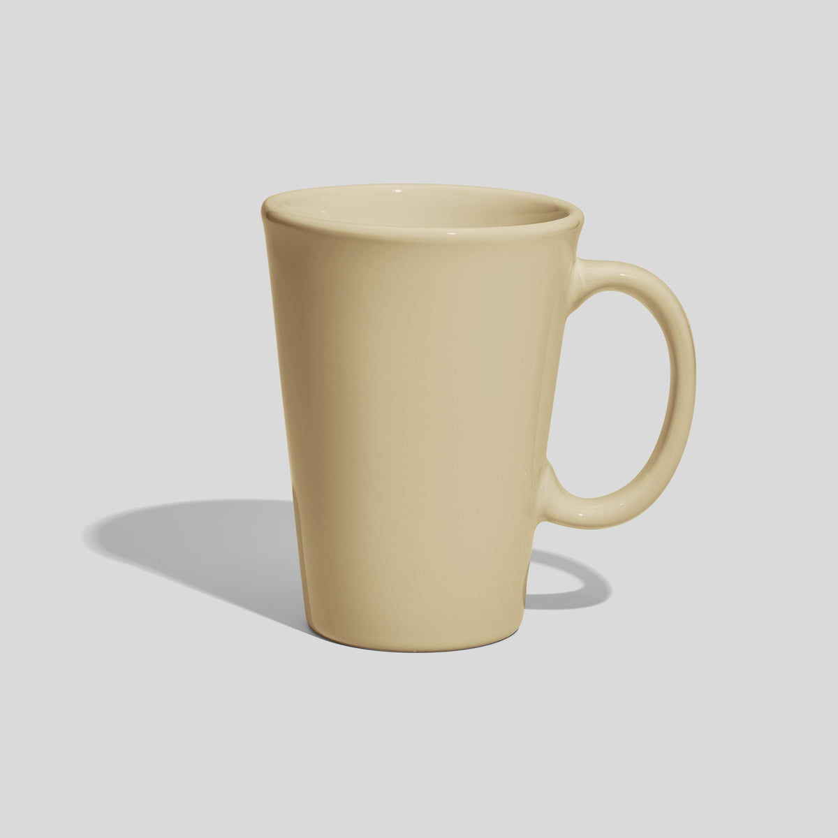 Konische Keramiktasse 380 ml mit ovalem Ringhenkel – Beige