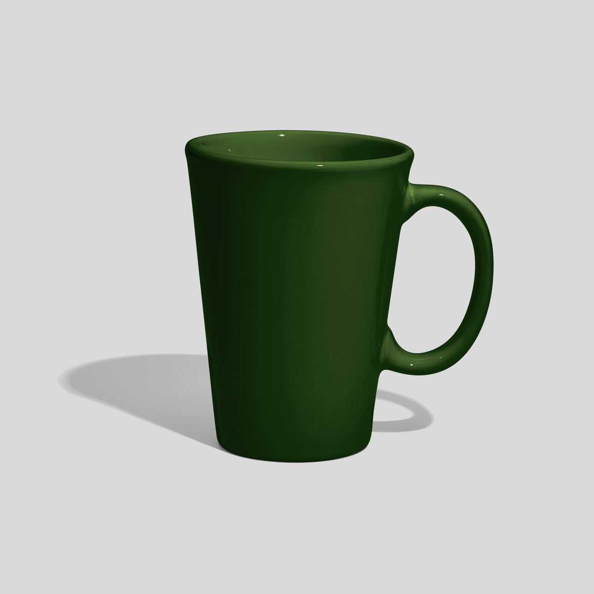Konische Keramiktasse 380 ml mit ovalem Ringhenkel – Tannengrün