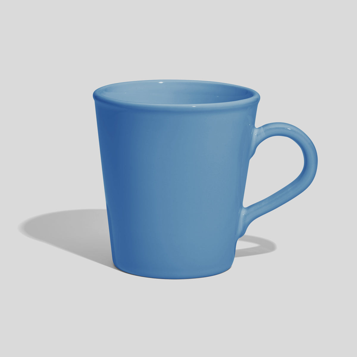 Konische Keramiktasse 460 ml mit Bogenhenkel – Himmelblau