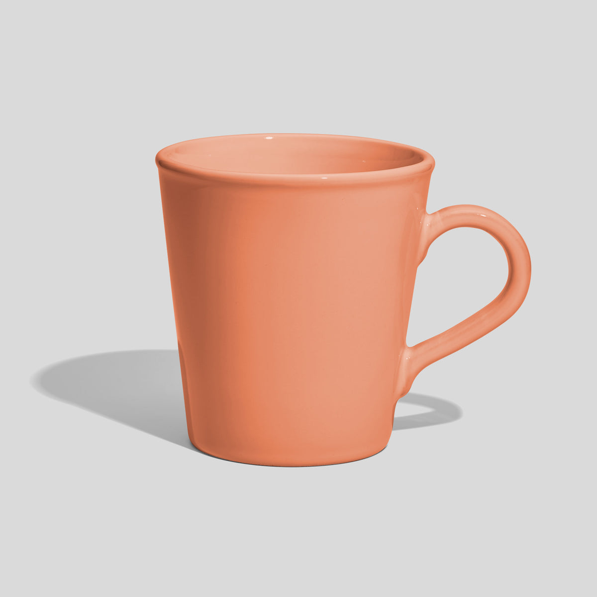 Konische Keramiktasse 460 ml mit Bogenhenkel – Lachs