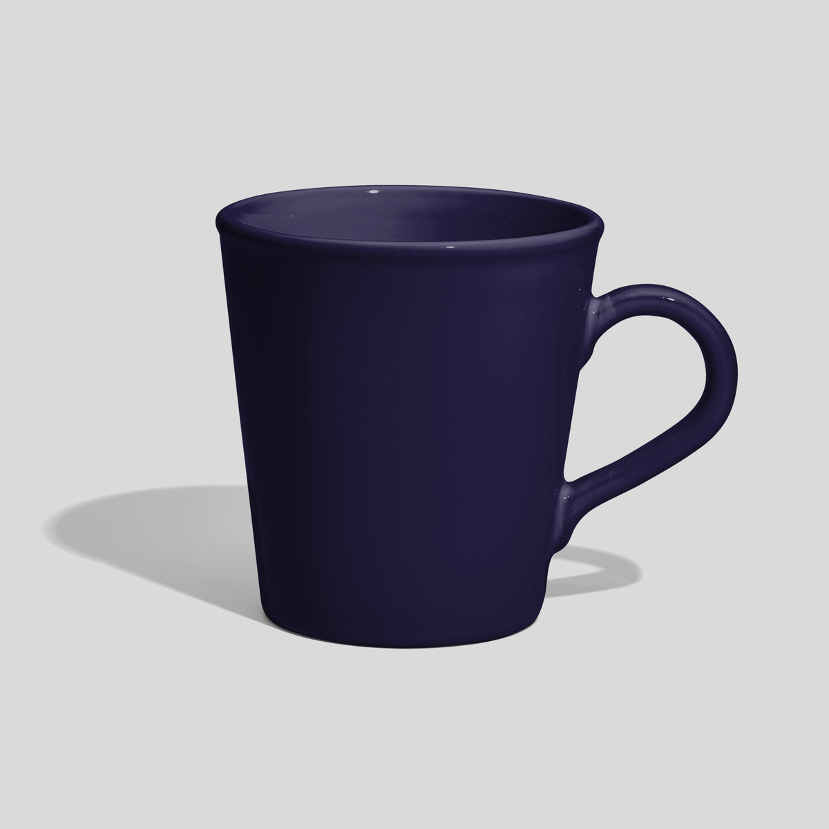 Konische Keramiktasse 460 ml mit Bogenhenkel – Nachtblau