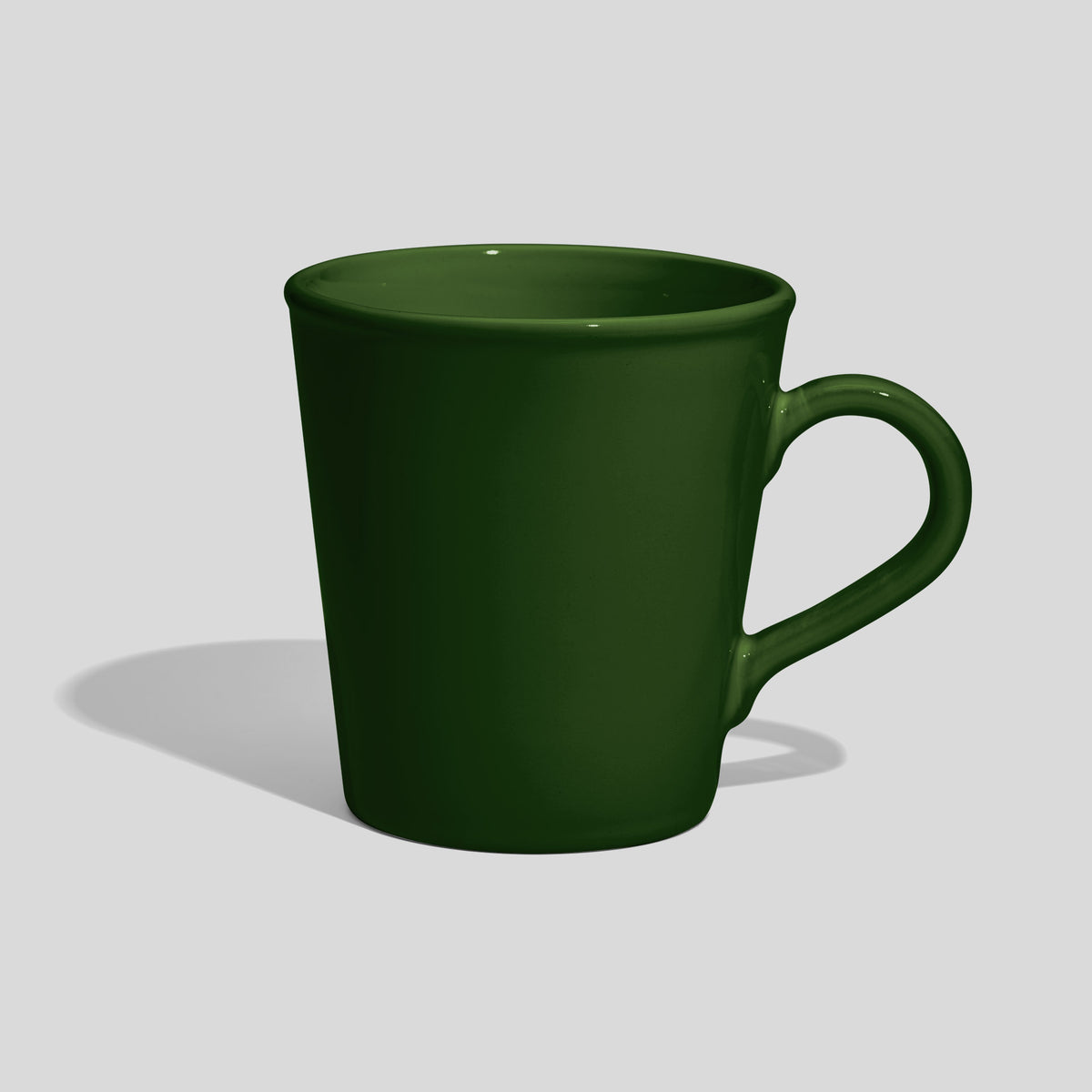 Konische Keramiktasse 460 ml mit Bogenhenkel – Tannengrün