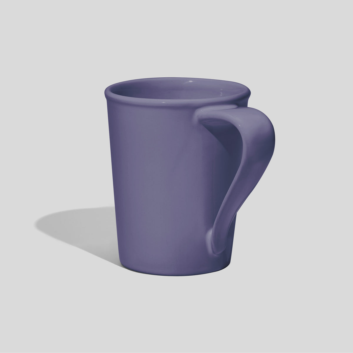 Konische Keramiktasse 460 ml mit gedrehtem Bandhenkel – Lavendel