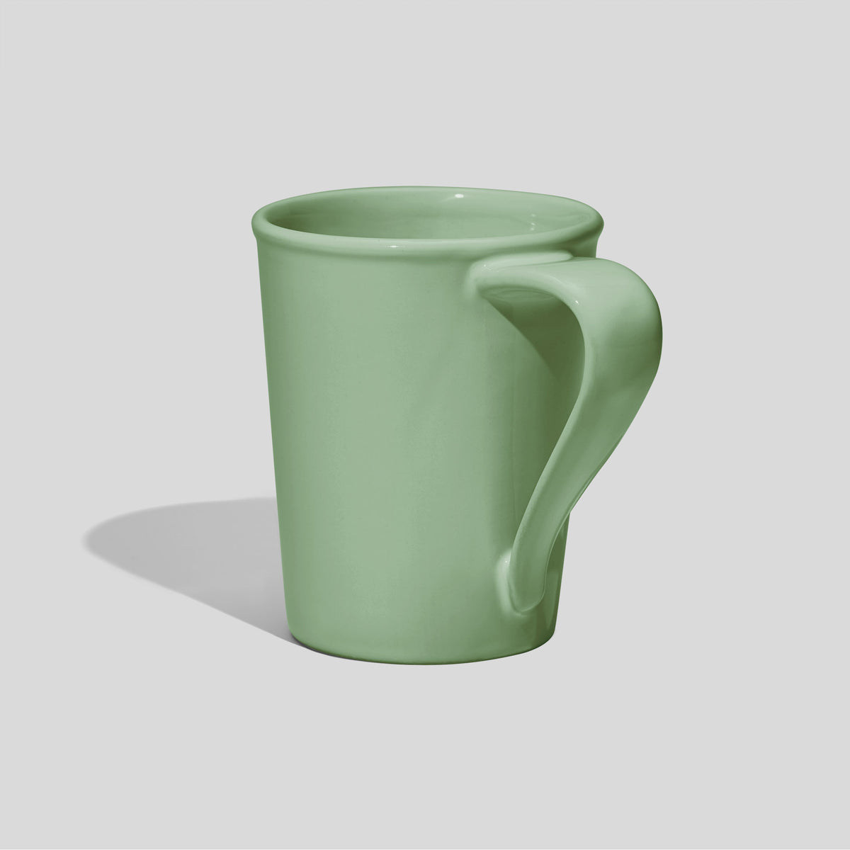 Konische Keramiktasse 460 ml mit gedrehtem Bandhenkel – Mintgrün