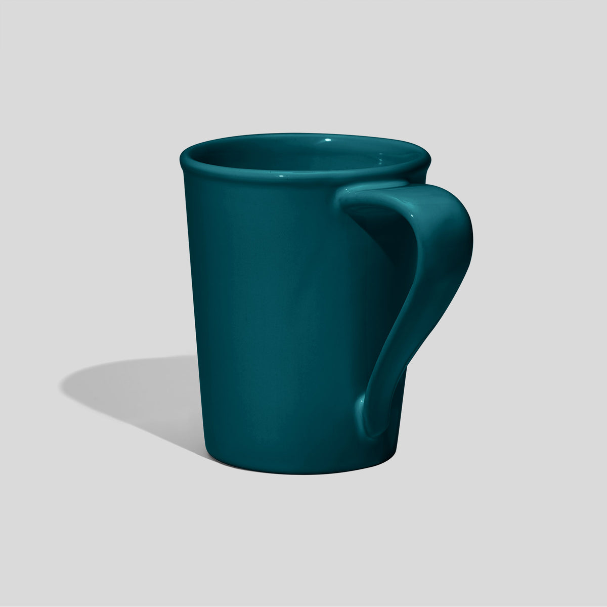 Konische Keramiktasse 460 ml mit gedrehtem Bandhenkel – Petrol