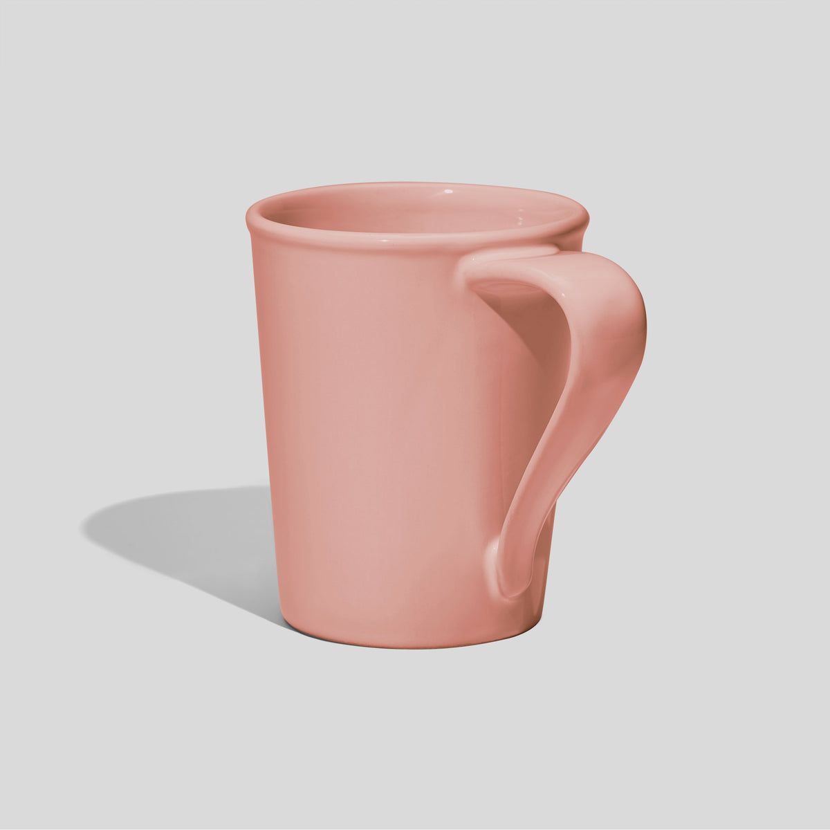 Konische Keramiktasse 460 ml mit gedrehtem Bandhenkel – Rosa