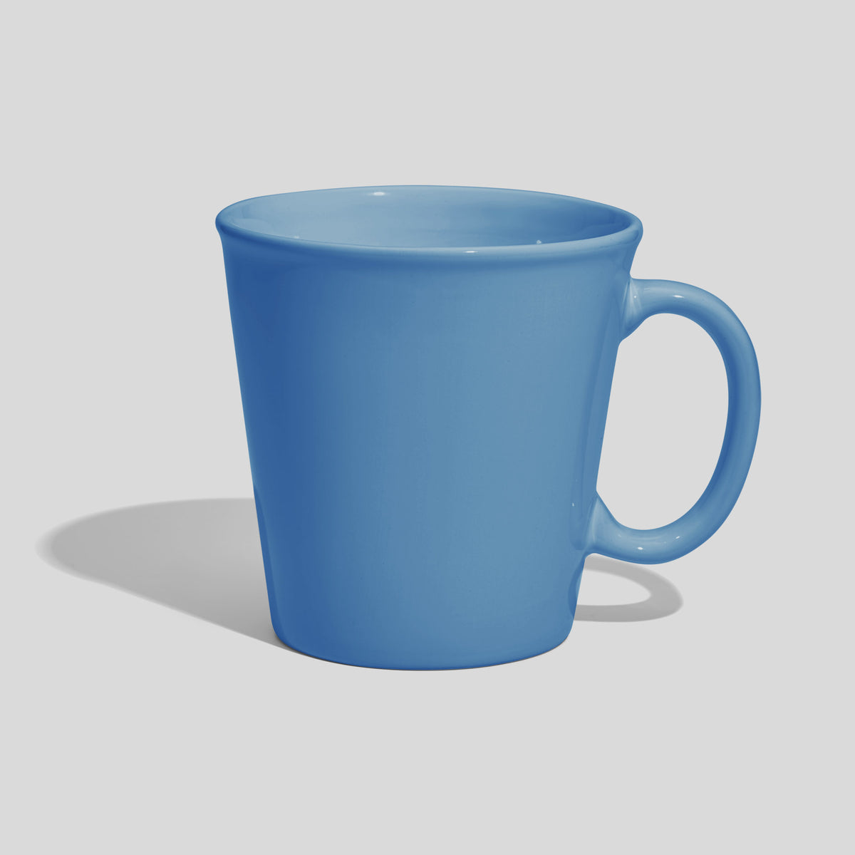 Konische Keramiktasse 600 ml mit großem Ringhenkel – Himmelblau
