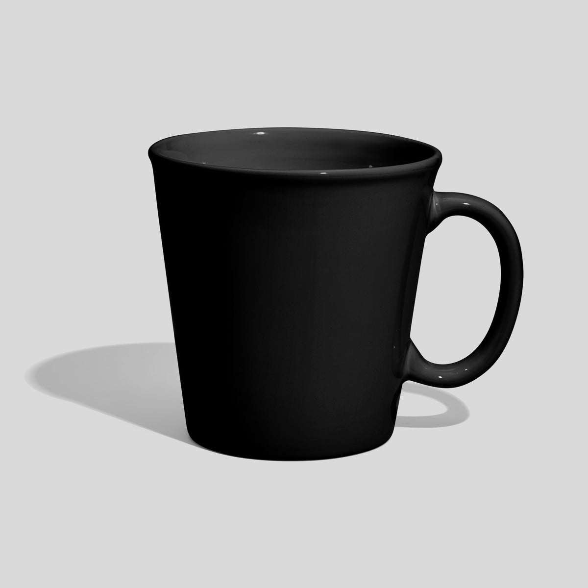 Konische Keramiktasse 600 ml mit großem Ringhenkel – Schwarz